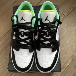 Air Jordan 1 Low (GS). Size 7 100% Authentic